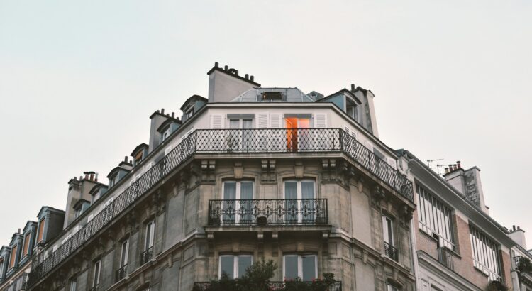 Débarras et successions dans les Hauts-de-Seine (92) : comment organiser le tri d’un héritage immobilier ?