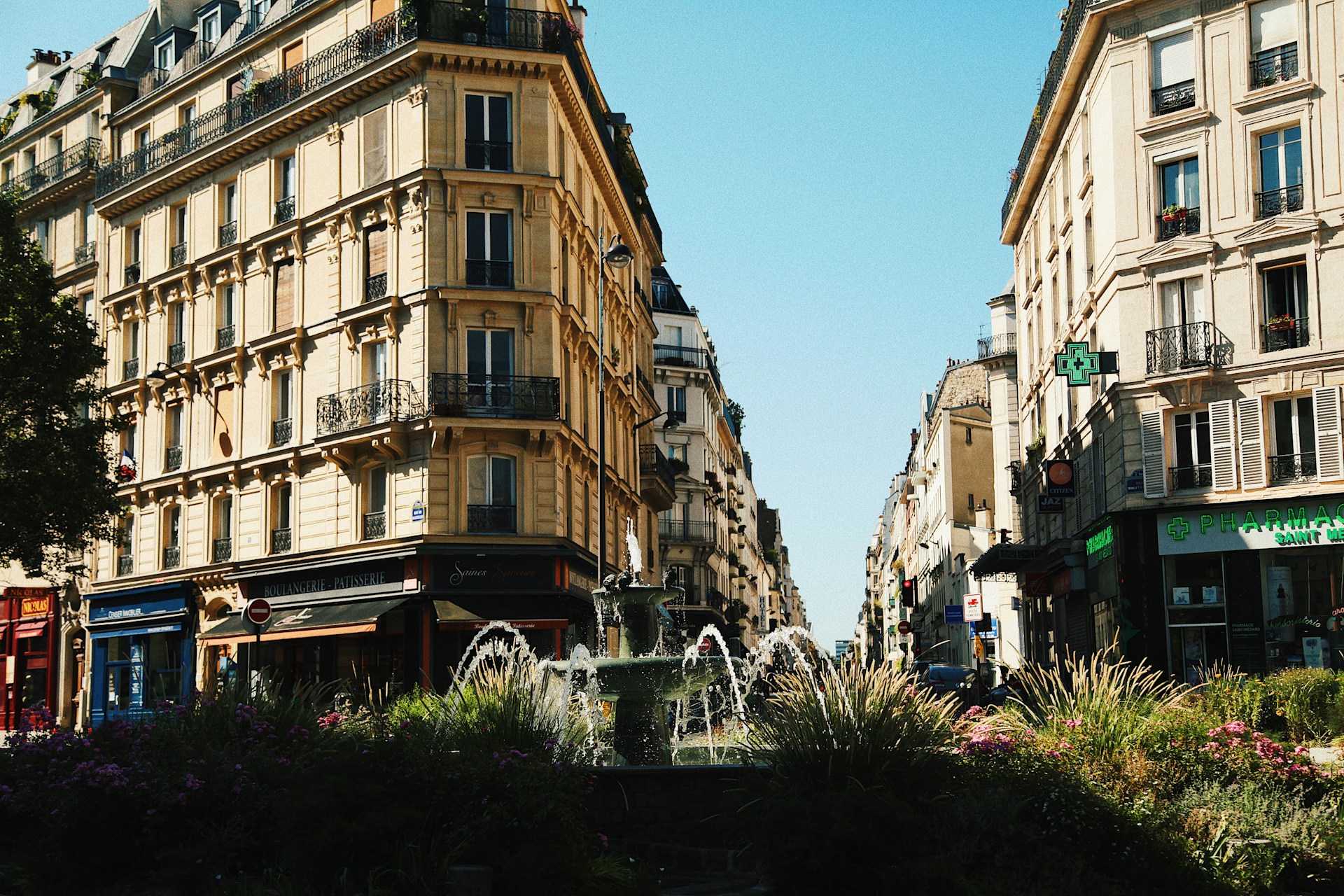Débarras d’appartement à Paris : pourquoi les Haussmanniens cachent souvent des trésors